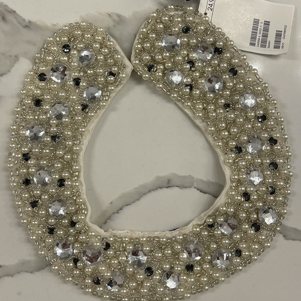 Very blingy pearly wow statement necklace